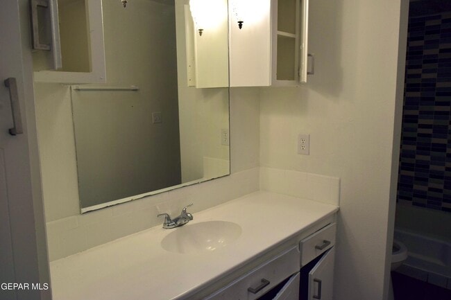 Building Photo - 4613 Sun Valley Dr