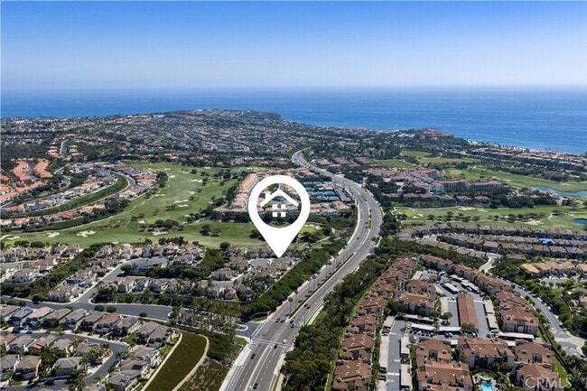 Building Photo - 11 Reina