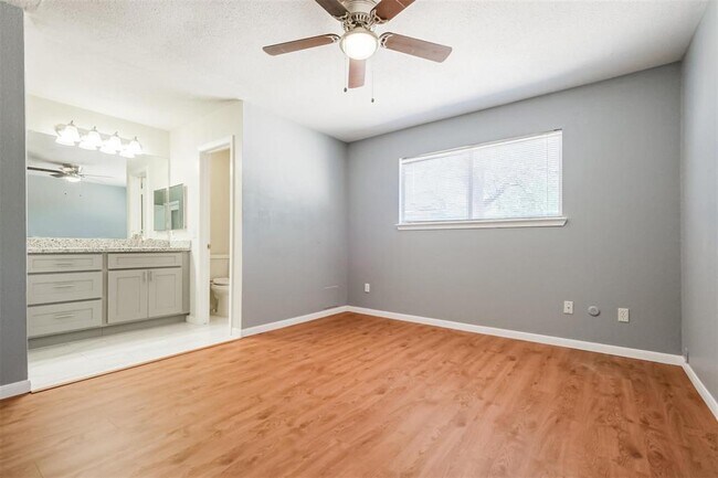 Building Photo - 10822 White Oak Bend Dr