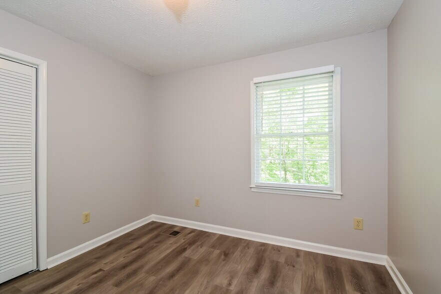 Building Photo - 188 Cherokee Village Dr