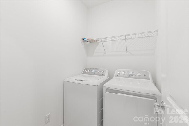 Building Photo - 302 Silver Fleet Dr