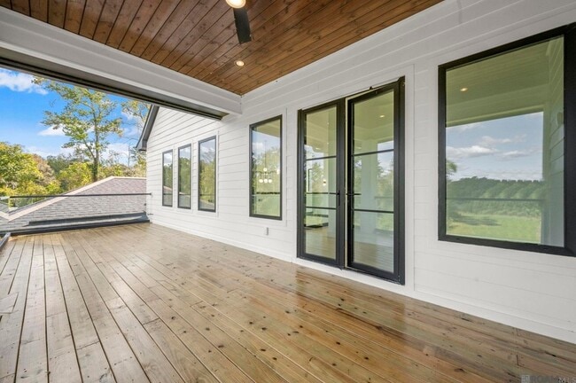 Building Photo - 9825 Fawn Vw Dr