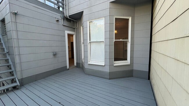Building Photo - 1420-1424 9th Ave