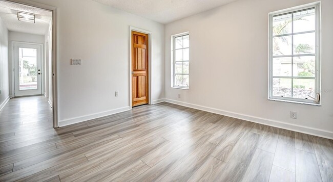 Building Photo - 12 Brentwood Ln