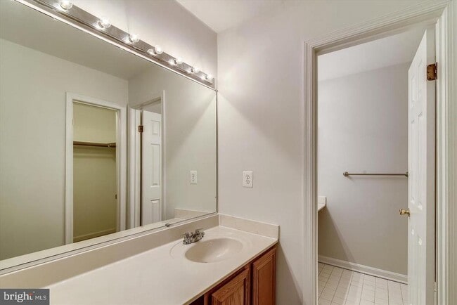 Building Photo - 13 Janwall Ct