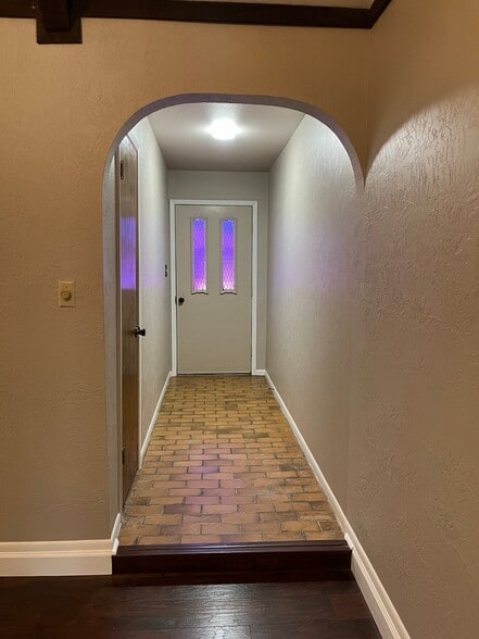 Building Photo - 4711 Lois Ln