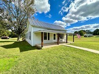 Building Photo - Charming 3 Bedroom Home for Rent – Recentl...