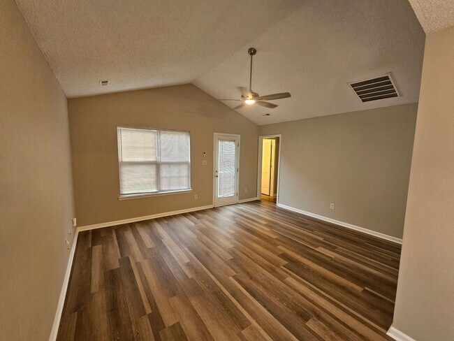 Building Photo - Remodeled Ranch Home Minutes from Uptown Charlotte