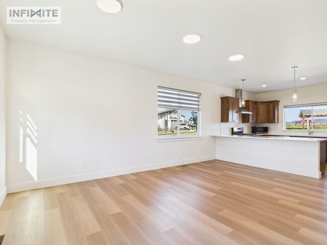 Building Photo - 3 Bedroom - Modern Comfort in a Peaceful Setting