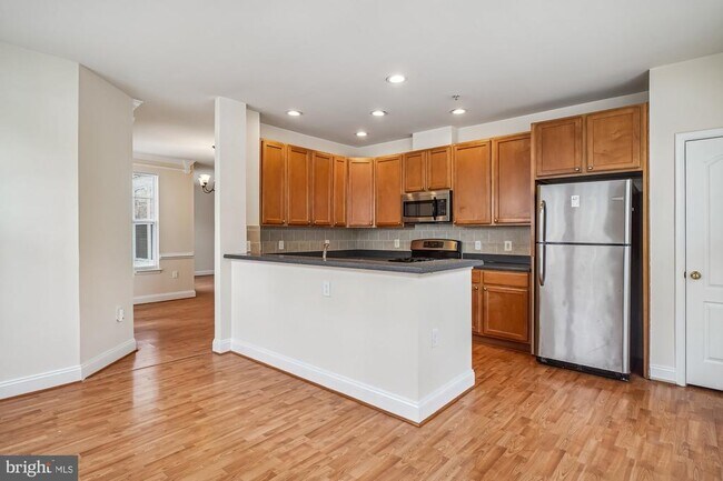 Building Photo - 12824 Clarksburg Square Rd