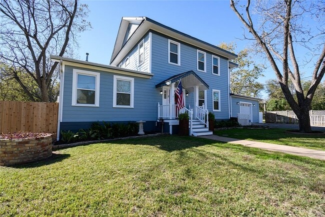 Building Photo - 307 Walnut Dr E