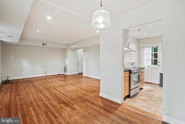 Building Photo - 8525 Geren Rd