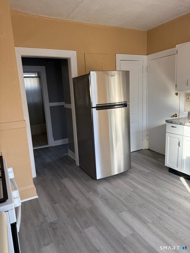 Building Photo - 120 Evergreen Ave