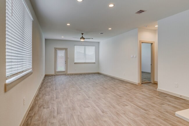 Building Photo - 3012 Gunnersbury Dr