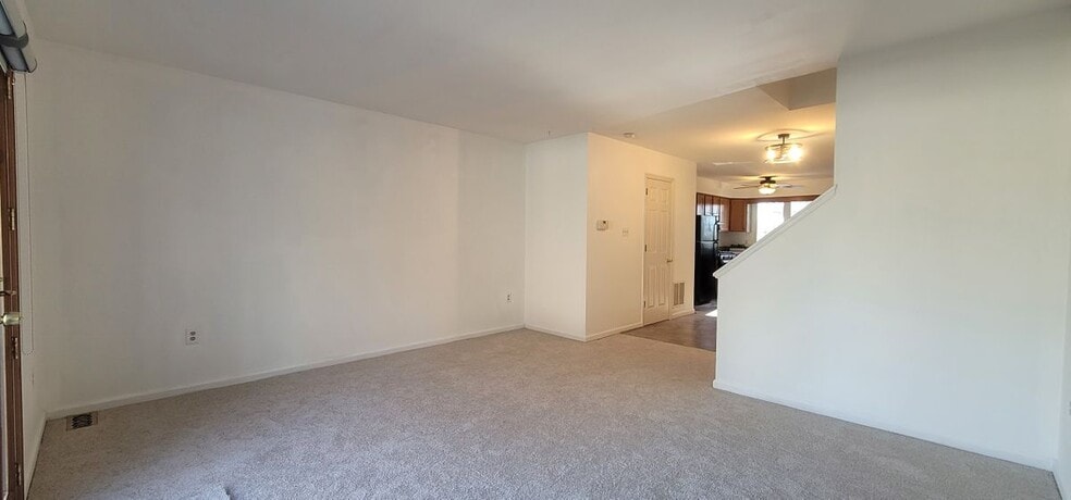 Building Photo - 10 Woodfield Dr