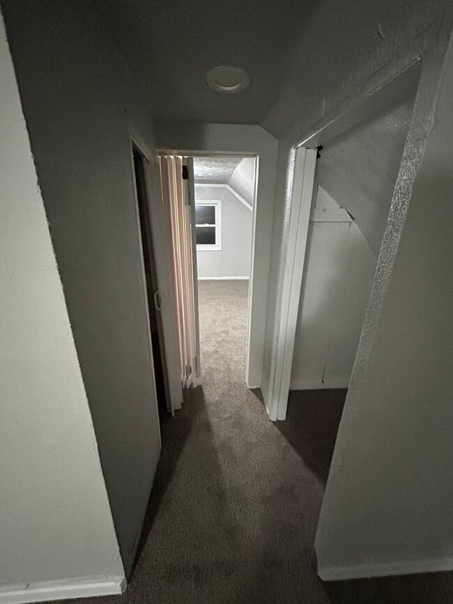 Building Photo - 3-Bedroom Single Family Home | Spacious La...