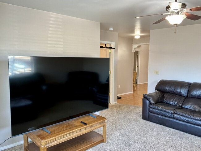 Building Photo - 385 Fir St