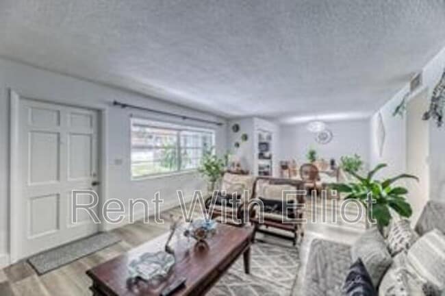 Building Photo - 200 NE 12th Ave