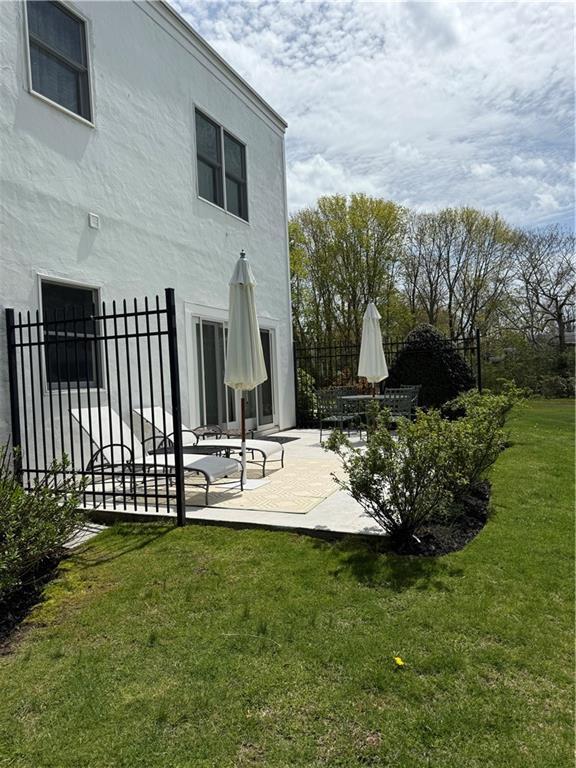 Building Photo - 553 Bellevue Ave