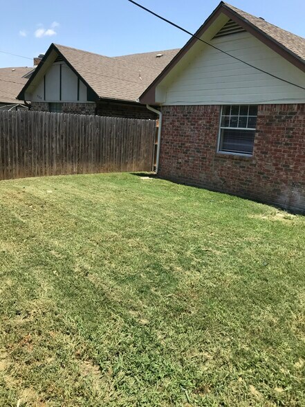 Building Photo - 4335 San Marcus Dr