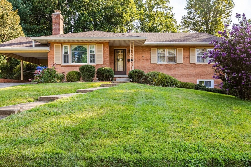 Building Photo - 7529 Fairwood Ln
