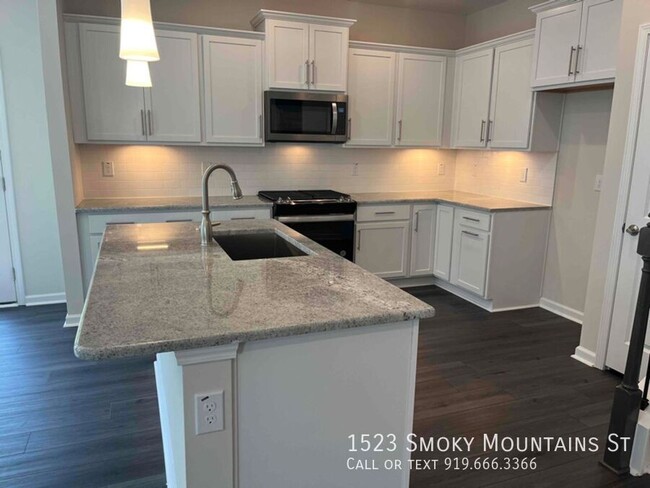 Building Photo - charming 3bed 3bath townhome in Durham