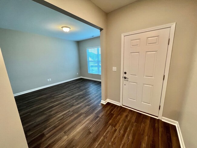 Building Photo - Like New 4 Bedroom Home w/ 2 Car Garage