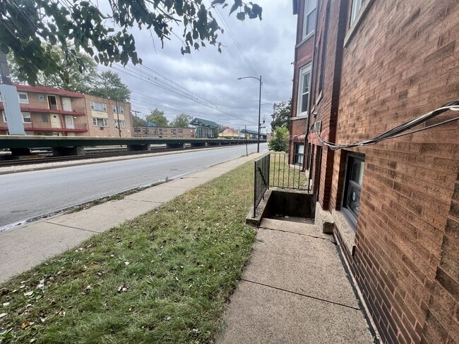 Building Photo - 2701 E 75th Pl
