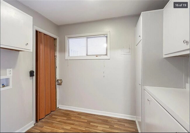 Building Photo - 3169 Cloverhurst Dr