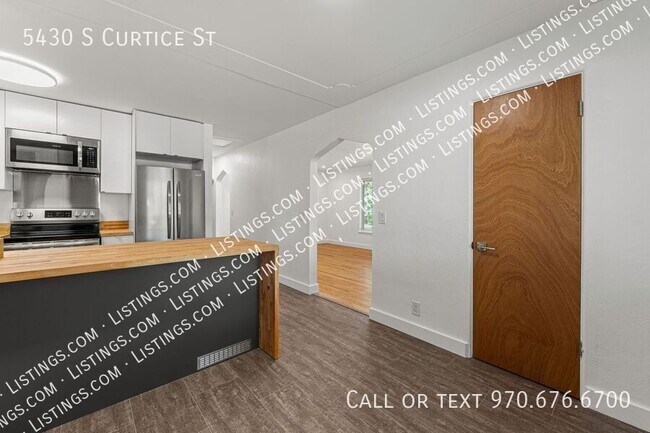 Building Photo - 5430 S Curtice St