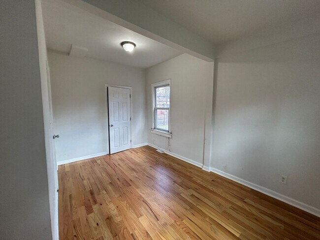 Building Photo - 1504 Summerfield Ave