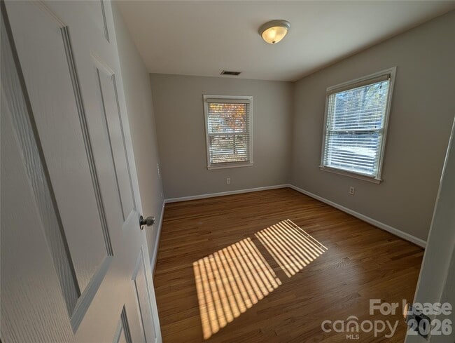 Building Photo - 3331 Donovan Pl