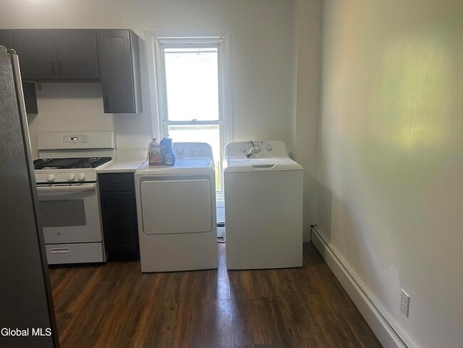 Building Photo - 44 Montcalm St