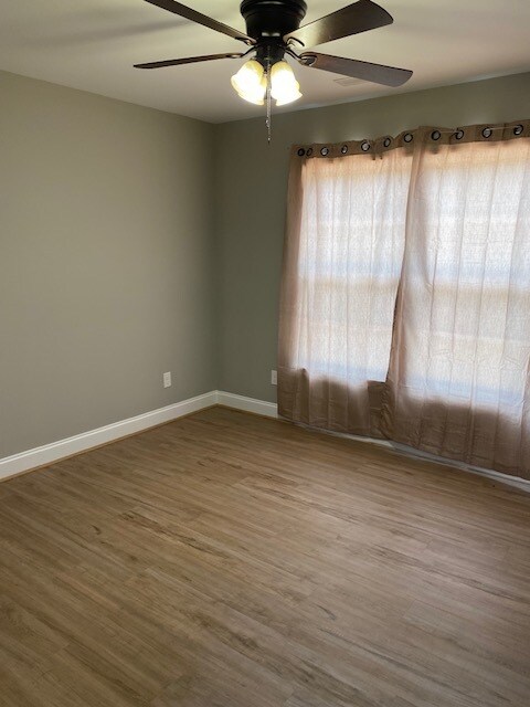 Building Photo - 1546 Sunglow Dr