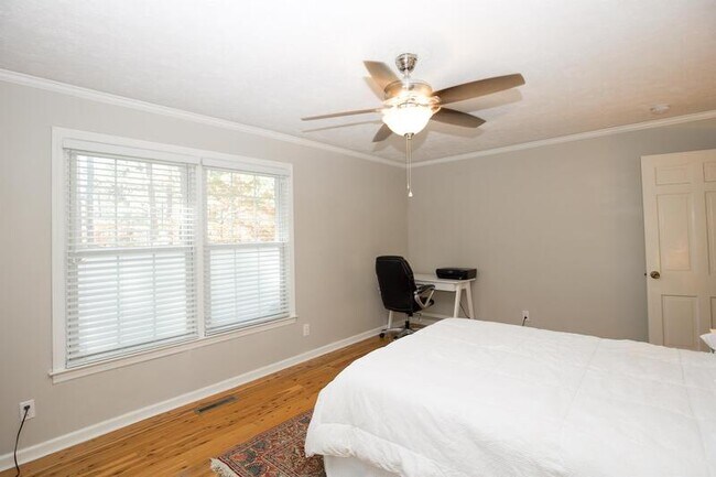 Building Photo - 209 Selkirk Trail