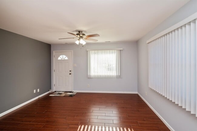 Building Photo - 3 bedroom / 1 bathroom Home for rent in Hobart