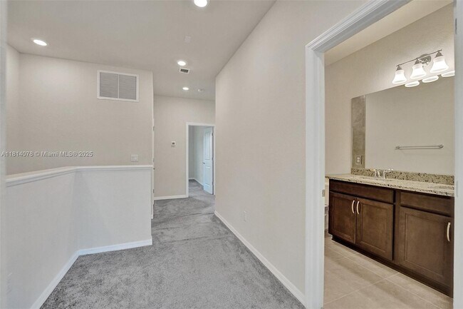 Building Photo - 4764 Eucalyptus Dr