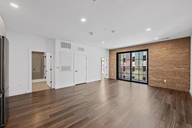 Building Photo - 4315 S Congress Ave