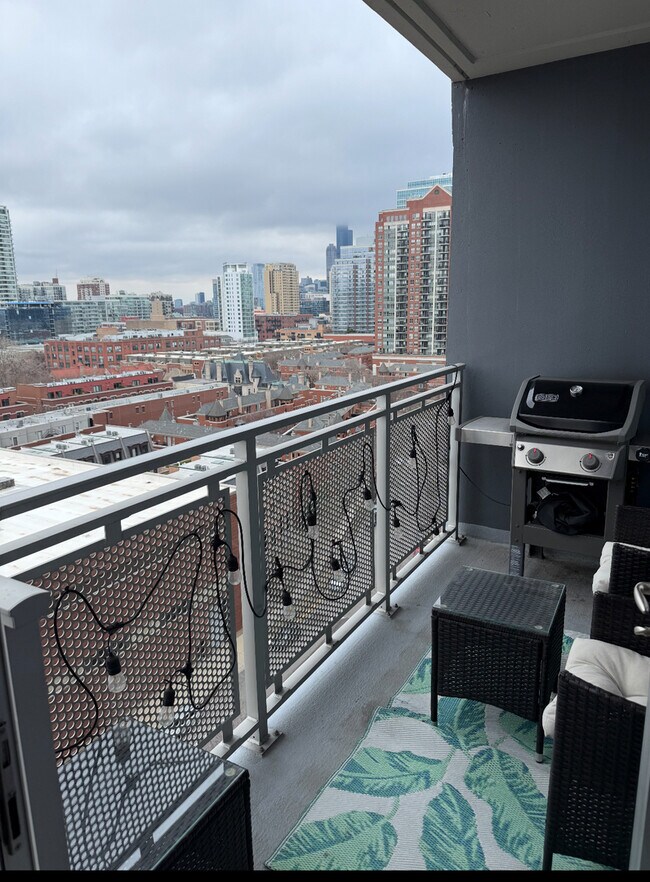 Building Photo - 1901 S Calumet Ave