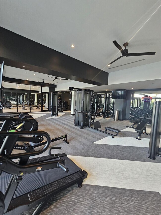 Building Photo - 1650 NE 124th St