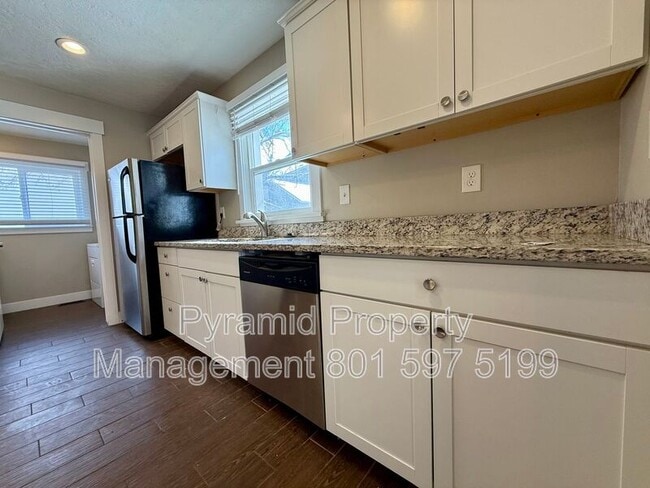 Building Photo - 3185 S 900 E