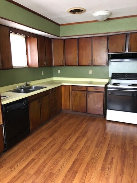 kitchen - 122 Redbud Dr
