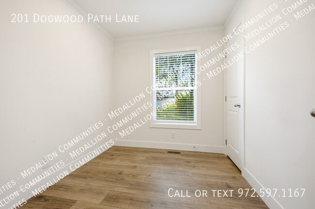 Building Photo - 201 Dogwood Path Ln