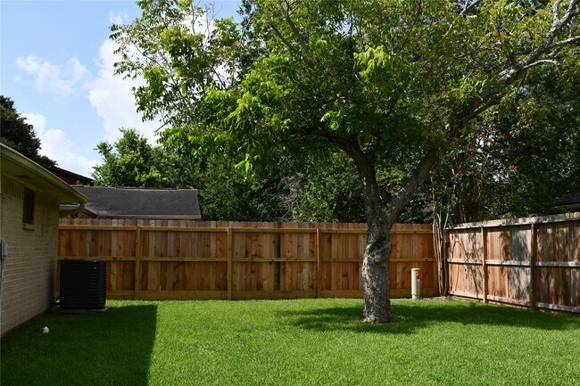 Building Photo - 16818 Dutch Ridge Dr