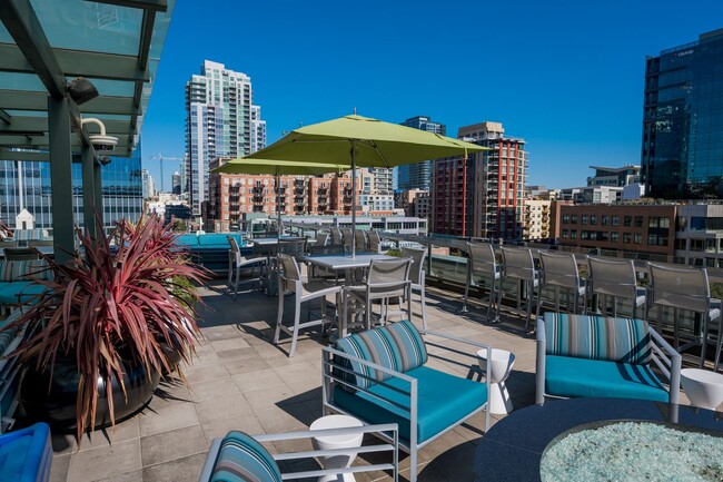 Building Photo - Stunning Legend Condo with Huge Patio Look...