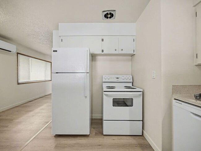 Building Photo - Duplex: 2 Bedrooms - Salem SE