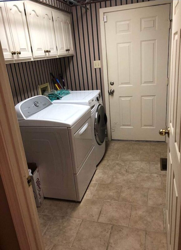 Building Photo - 11 Henry Ct