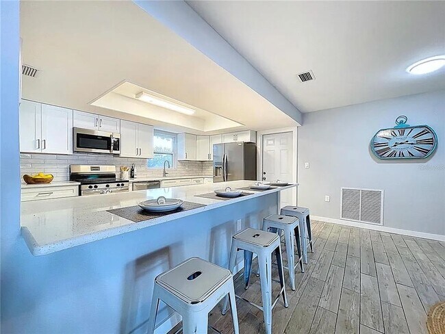 Building Photo - Modern luxury meets Florida charm in this ...