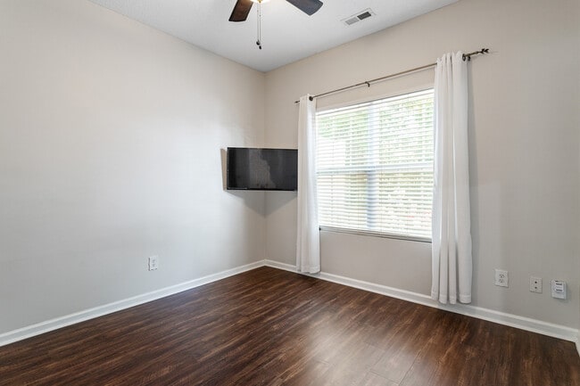 Building Photo - 1 Edgebrook Cir