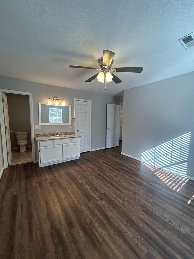 Building Photo - 5709 W Michael Cole Dr